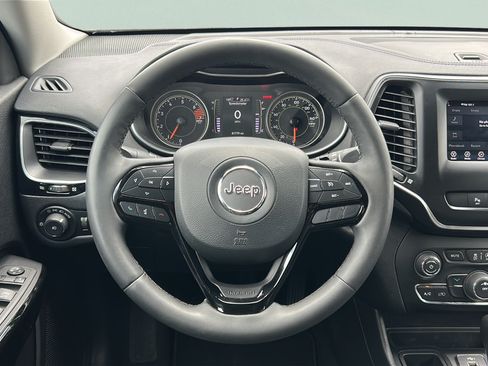 Used 2021 Jeep Cherokee Latitude Plus FWD image 18