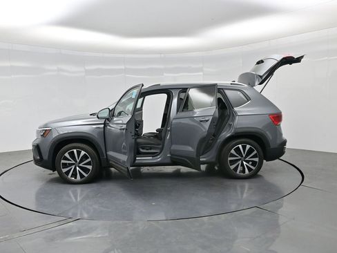 Used 2023 Volkswagen Taos SE w/ Panoramic Sunroof Package AWD/4WD image 35