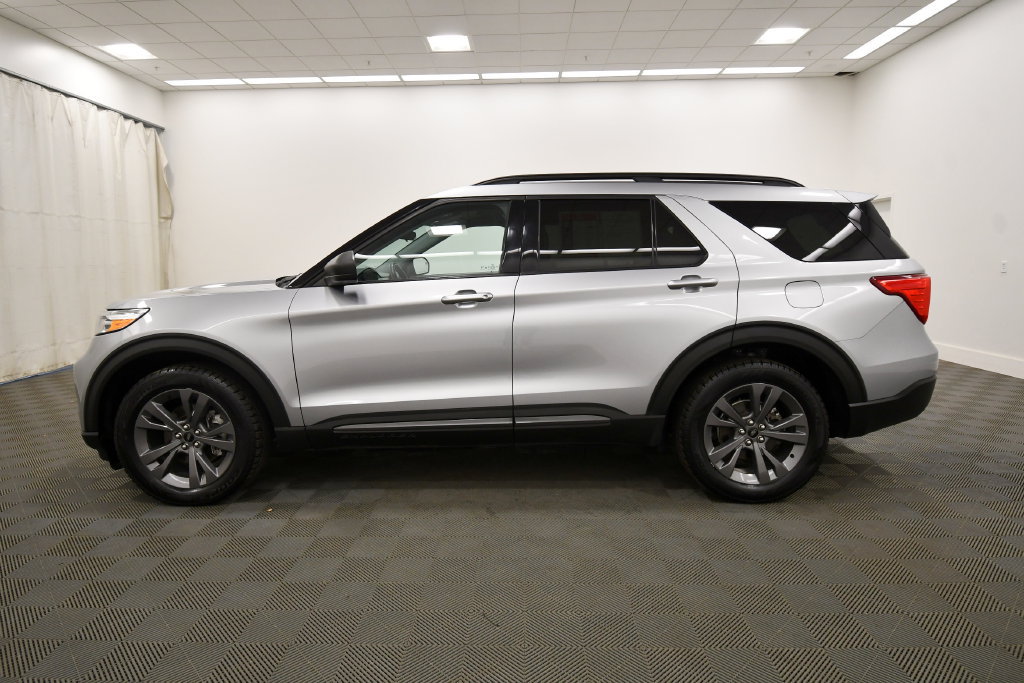 Used 2021 Ford Explorer XLT w/ Equipment Group 202A AWD/4WD image 4