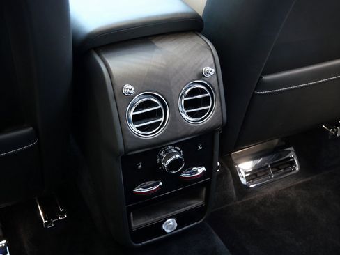 Used 2021 Rolls-Royce Cullinan image 26