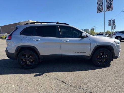 Used 2021 Jeep Cherokee Latitude Plus AWD/4WD image 2