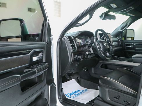 Used 2023 RAM 2500 Laramie AWD/4WD image 3