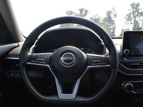 Used 2024 Nissan Altima 2.5 SV FWD image 18