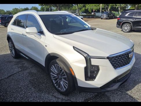 Used 2024 Cadillac XT4 Premium Luxury FWD image 2