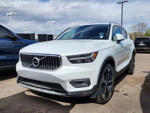 Used 2019 Volvo XC40 T5 Inscription image 9