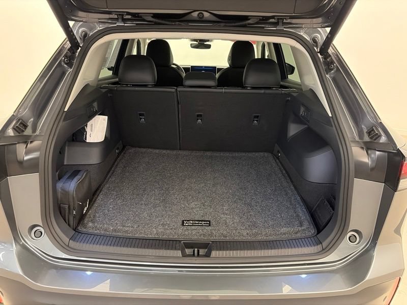 Used 2025 Volkswagen Tiguan SE w/ Panoramic Sunroof Package AWD/4WD image 10
