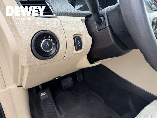 Used 2018 Ford Taurus SE FWD image 13