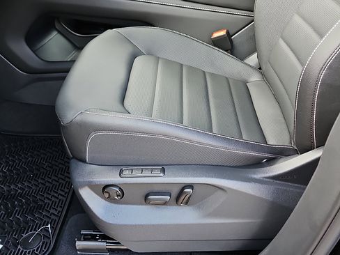 New 2026 Volkswagen Atlas Cross Sport SEL R-Line image 12