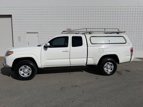 Used 2019 Toyota Tacoma SR w/ SR Convenience Package image 3