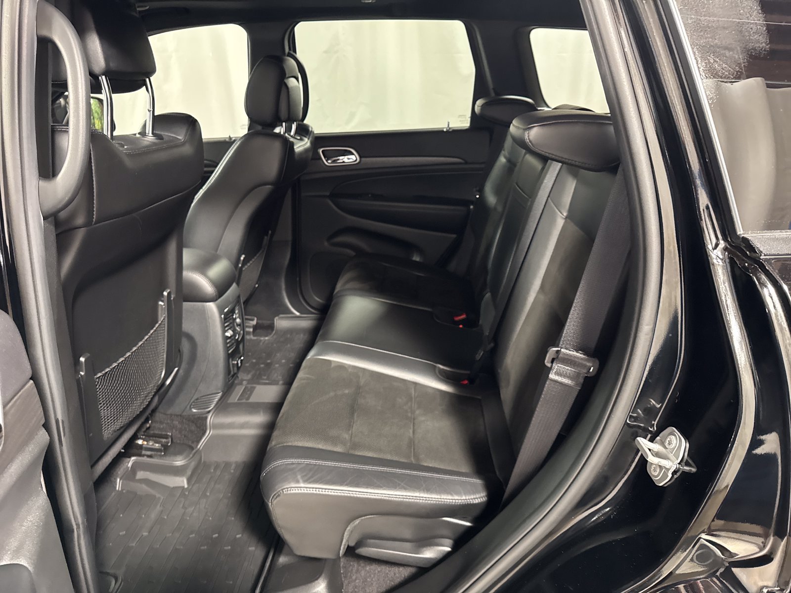 Used 2018 Jeep Grand Cherokee Altitude AWD/4WD image 5