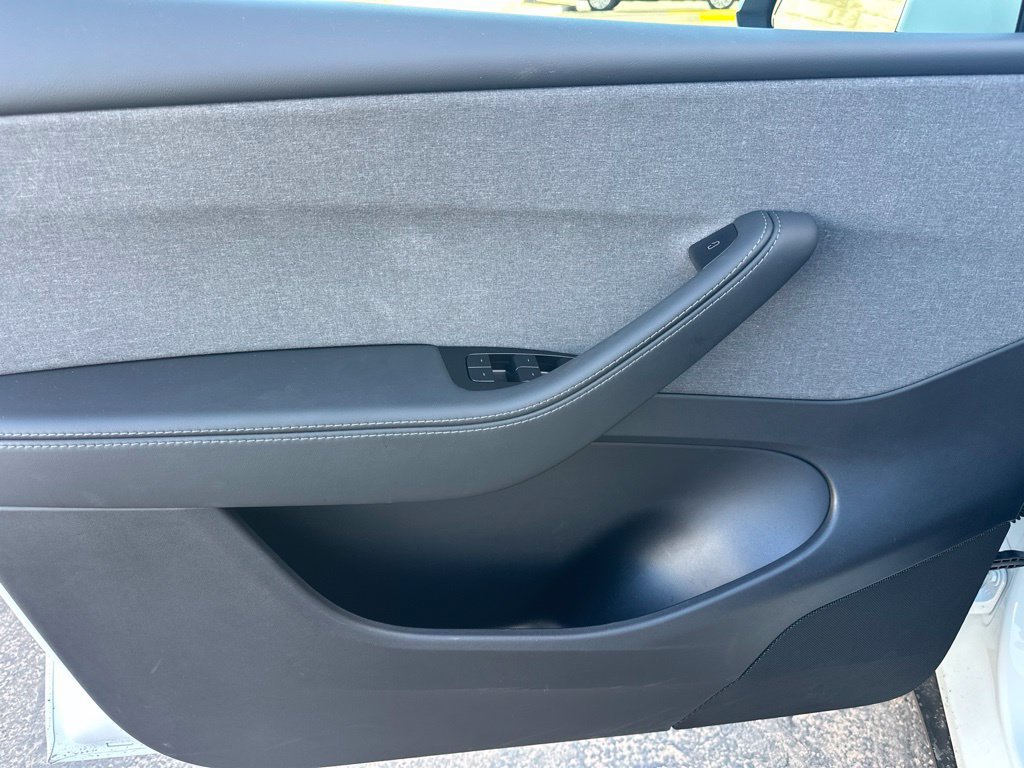 Used 2026 Tesla Model Y Long Range AWD/4WD image 19