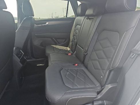 Used 2025 Volkswagen Atlas Cross Sport SE AWD/4WD image 14