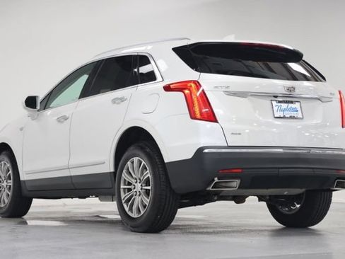 Used 2018 Cadillac XT5 Luxury w/ Driver Awareness Package AWD/4WD image 14