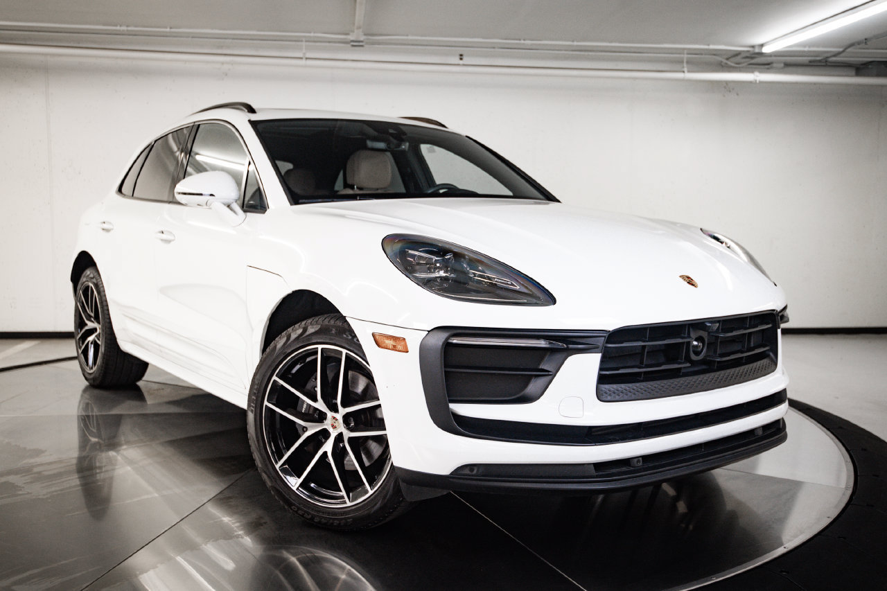 Certified 2024 Porsche Macan AWD/4WD image 9