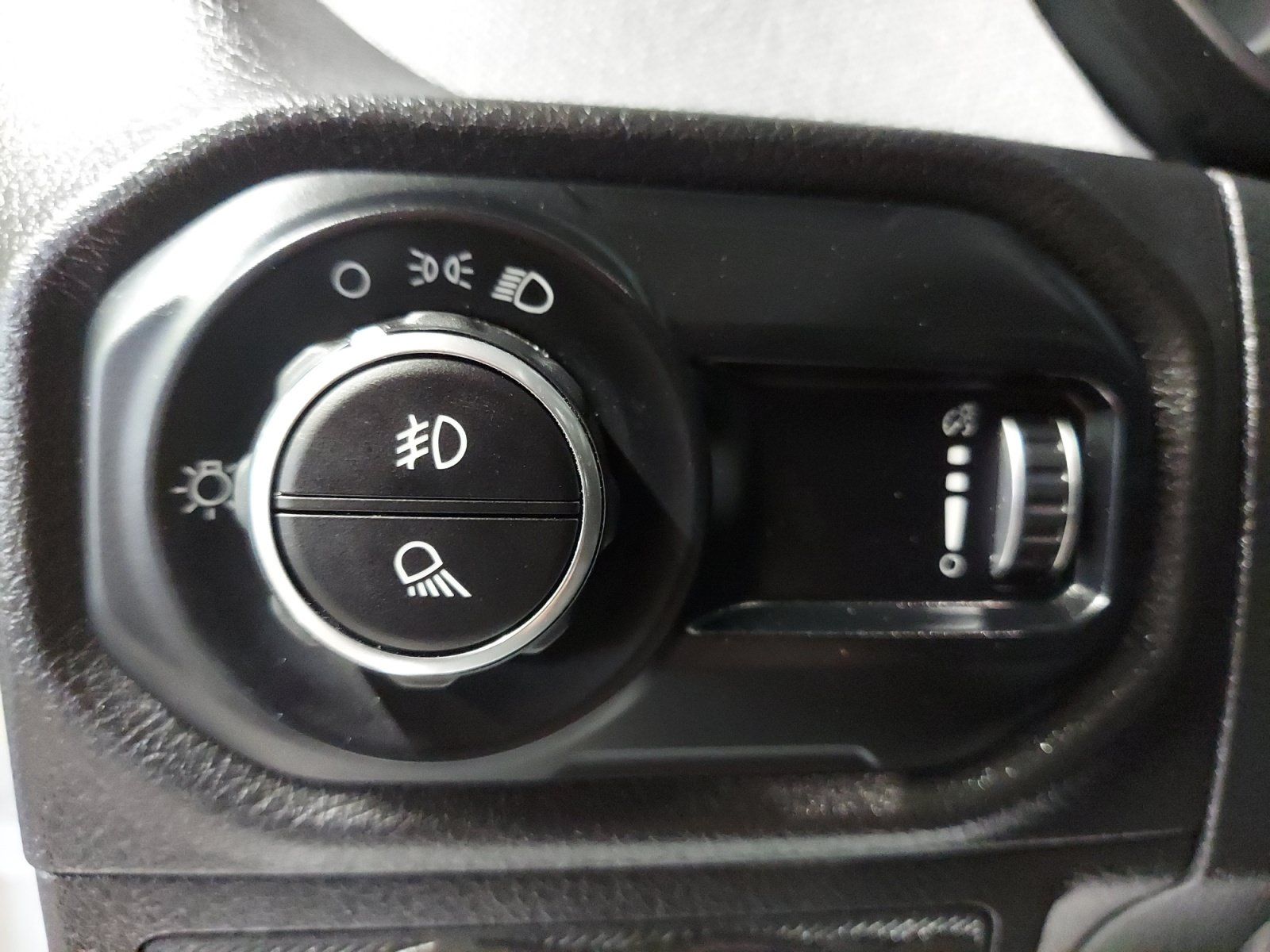 Used 2024 Jeep Gladiator Sport AWD/4WD image 25