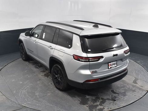 Used 2024 Jeep Grand Cherokee L Laredo image 47