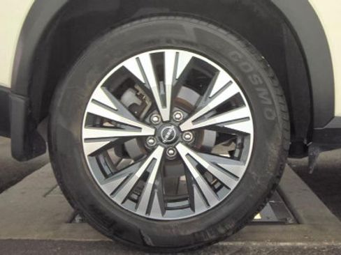 Used 2023 Nissan Rogue SV w/ SV Premium B Package FWD image 16