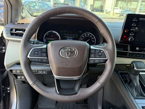Certified 2024 Toyota Sienna Platinum AWD/4WD image 24