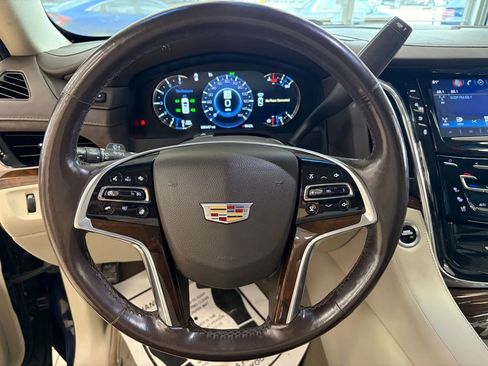 Used 2017 Cadillac Escalade ESV Luxury image 21