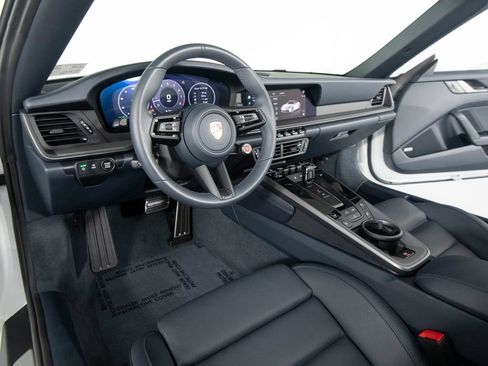 Certified 2025 Porsche 911 Carrera RWD image 4