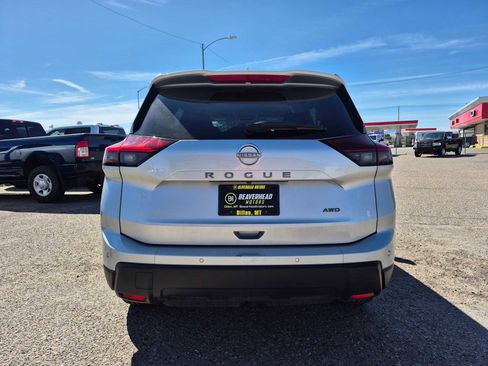 Used 2025 Nissan Rogue SV image 4