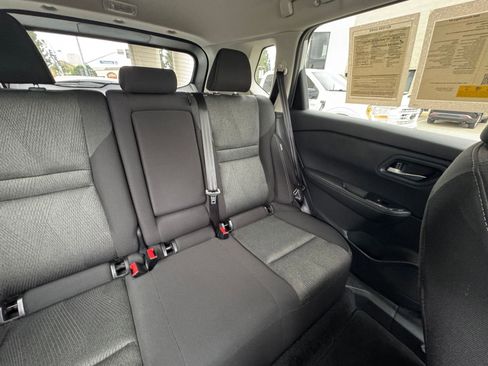 Used 2025 Nissan Rogue SV image 39