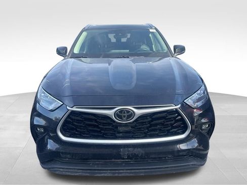 Used 2020 Toyota Highlander XLE image 2