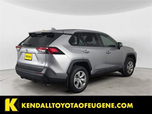 Used 2022 Toyota RAV4 LE image 5