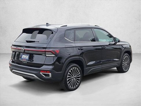 Used 2025 Volkswagen Taos SE FWD image 5