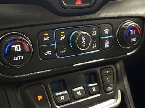 Used 2018 GMC Terrain SLT w/ Preferred Package AWD/4WD image 17