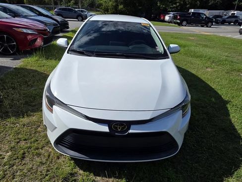 Used 2023 Toyota Corolla LE FWD image 2