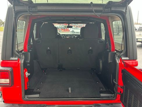 Used 2023 Jeep Wrangler Sahara image 12