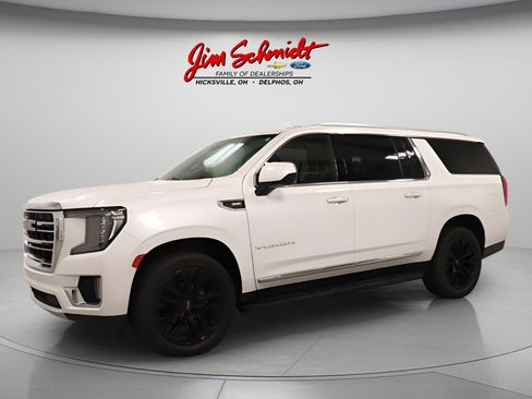 Used 2023 GMC Yukon XL SLT AWD/4WD image 2
