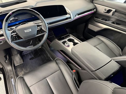 Used 2026 Cadillac Vistiq Platinum w/ LPO, Floor Liner Package AWD/4WD image 24