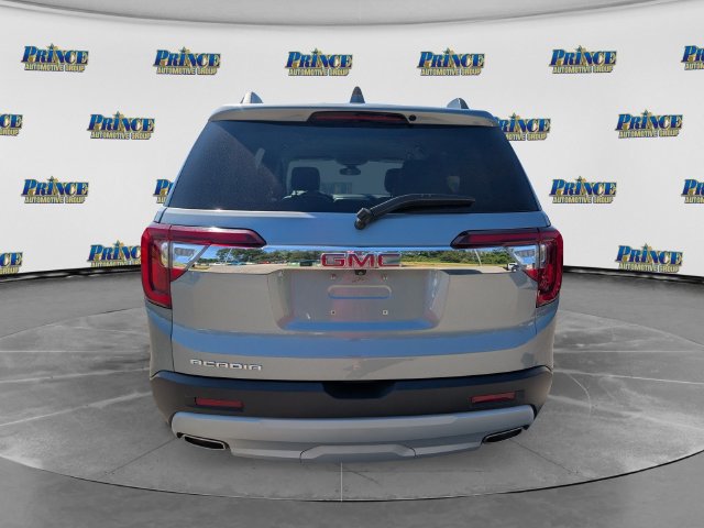 Used 2023 GMC Acadia SLT w/ Preferred Package FWD image 4