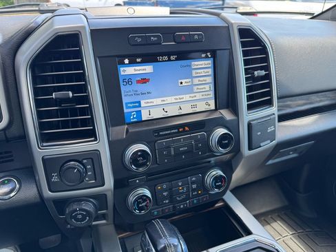Used 2018 Ford F150 Lariat w/ Equipment Group 502A Luxury AWD/4WD image 18