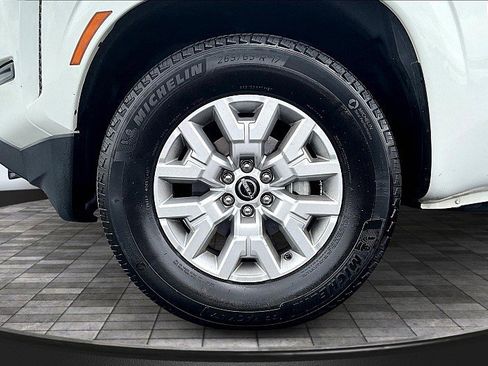 Used 2023 Nissan Frontier SV RWD image 8