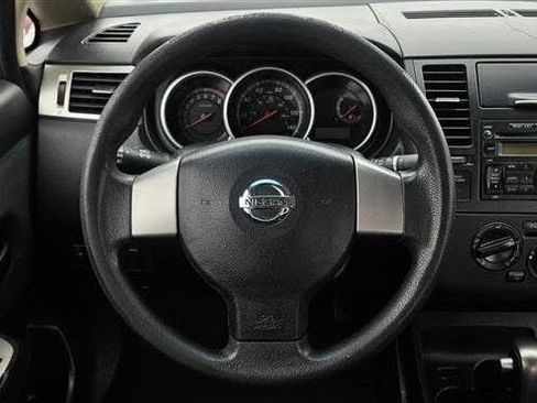 Used 2011 Nissan Versa 1.8 S FWD image 10