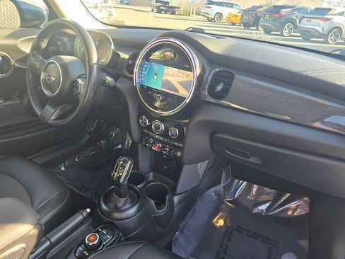 Used 2022 MINI Cooper 2-Door Hardtop image 12