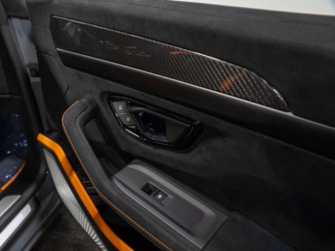 Used 2024 Lamborghini Urus Performante AWD/4WD image 65