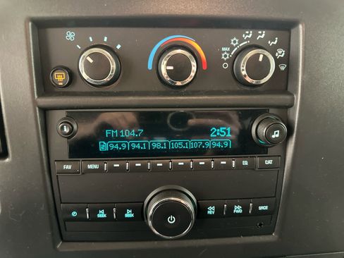 Used 2025 Chevrolet Express 3500 LS image 25