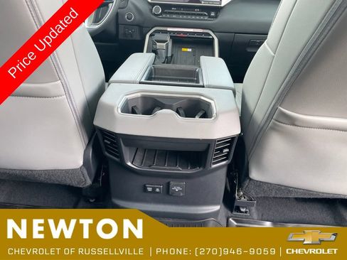 Used 2024 Toyota Tundra Limited w/ Power Package AWD/4WD image 32