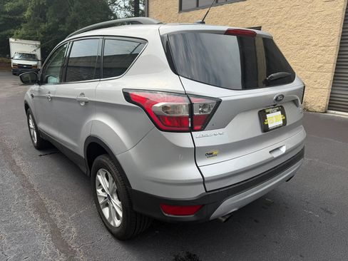 Used 2017 Ford Escape SE w/ Equipment Group 201A AWD/4WD image 9