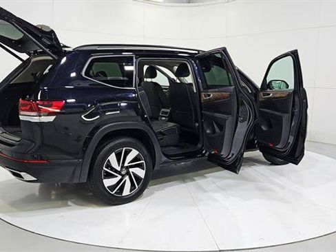 Used 2025 Volkswagen Atlas SE FWD image 32