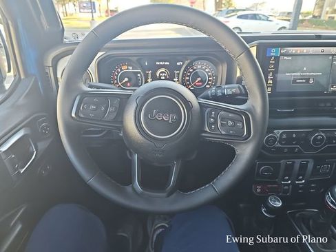 Used 2025 Jeep Wrangler Willys image 14