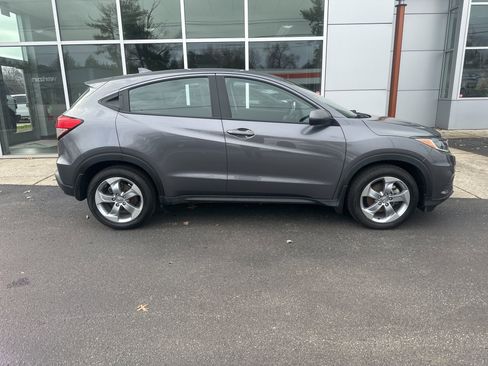 Used 2020 Honda HR-V LX image 2