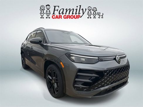 New 2026 Volkswagen Tiguan SE R-Line FWD image 2