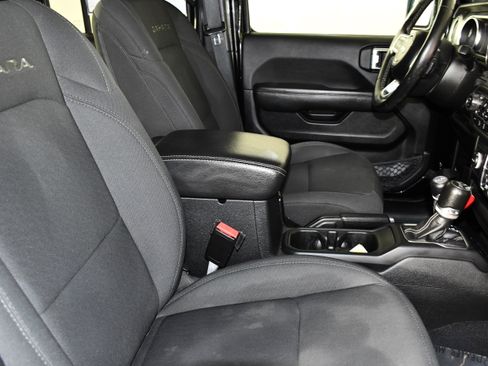 Used 2021 Jeep Wrangler Unlimited Sahara w/ Uconnect 4C Nav & Sound Group AWD/4WD image 41