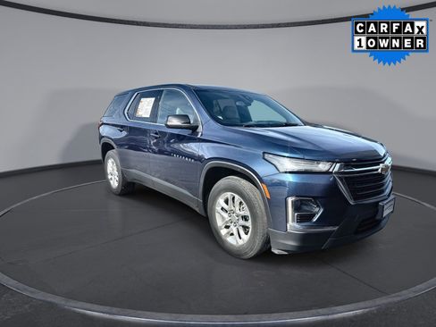 Used 2022 Chevrolet Traverse LS image 2
