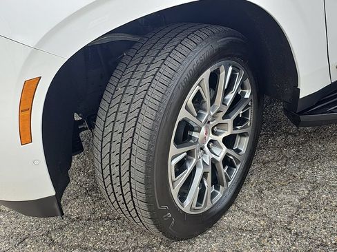 Certified 2025 GMC Yukon Denali AWD/4WD image 39